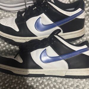 Nike kids dunks blue, black and white. Girls 4.